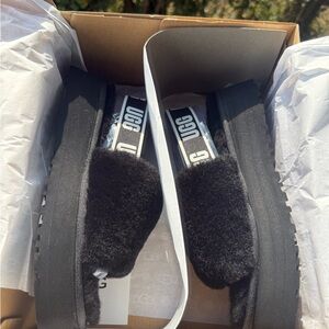 NEW UGG Disco Slide – Women’s Size 9 – Black – Never Worn